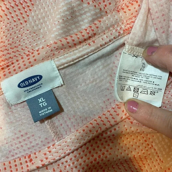 Old Navy XL salmon & white print casual‎ tee shirt - Picture 5 of 5